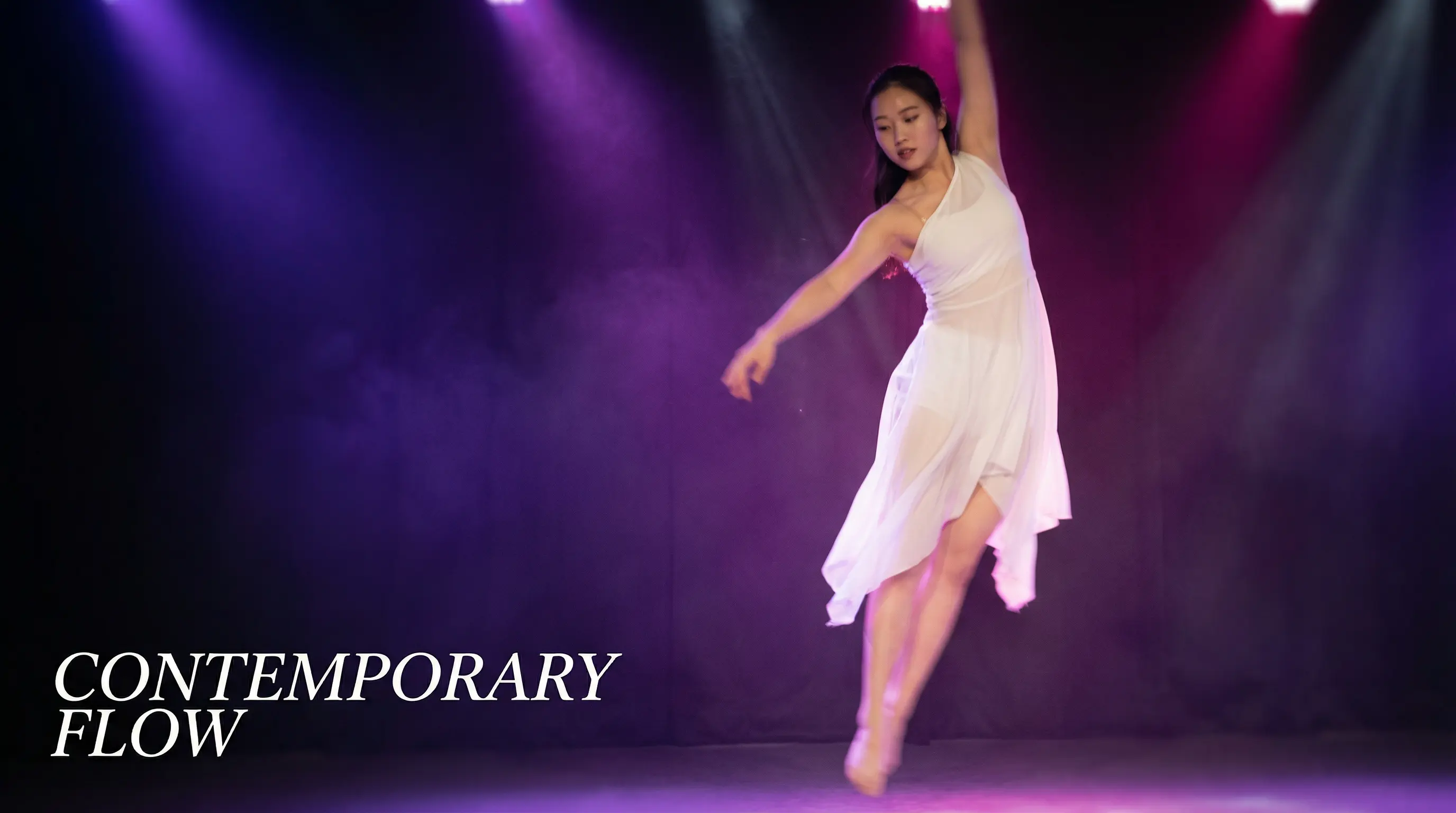 草莓视频舞蹈视频表演